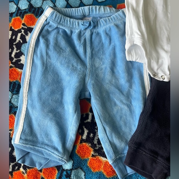 Gap Baby & Calvin Klein Baby Boy joggers and onesie - Picture 3 of 7